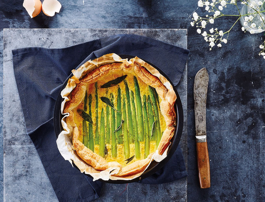 Quiche with asparagus and ham