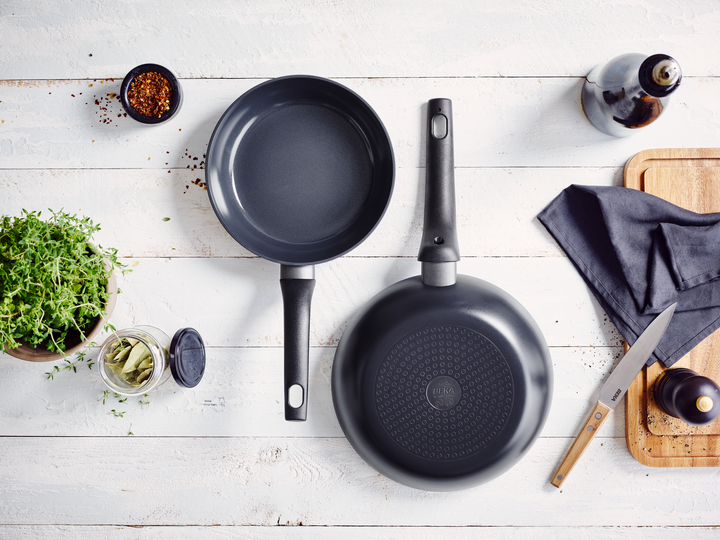 Kuro non-stick frying pan