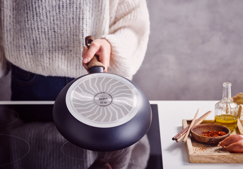 Yakuro non-stick frying pan