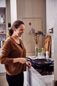 Kuro non-stick frying pan