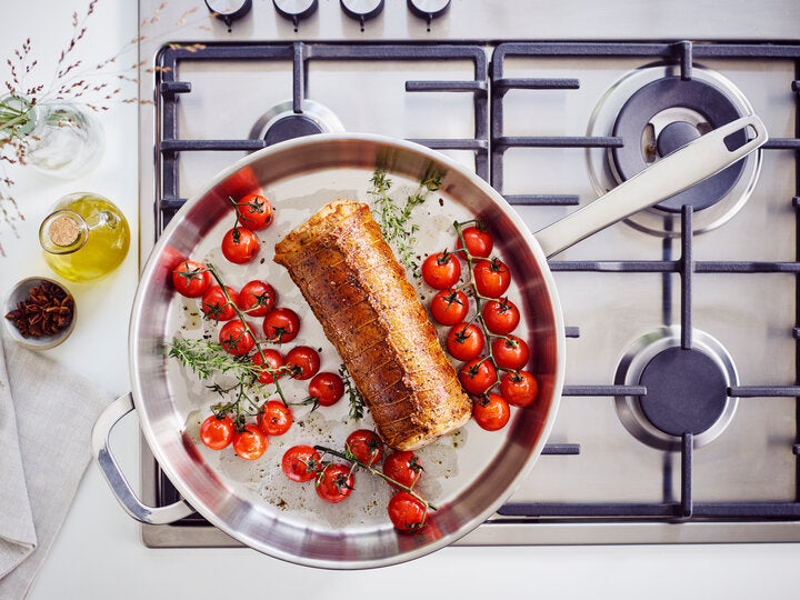 Maestro frying pan with helper handle